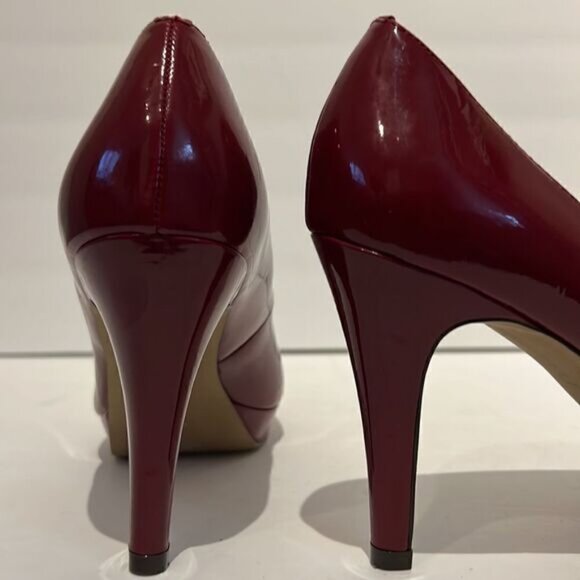 Ellen Tracy Patton Cherry Red Heels Size 7.5 - Picture 5 of 15